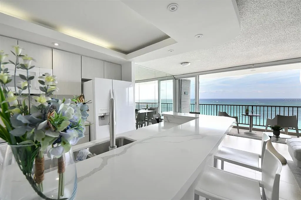 2 bed, 2.0 bath, 1000 sqft, $4,000 — Photo 3