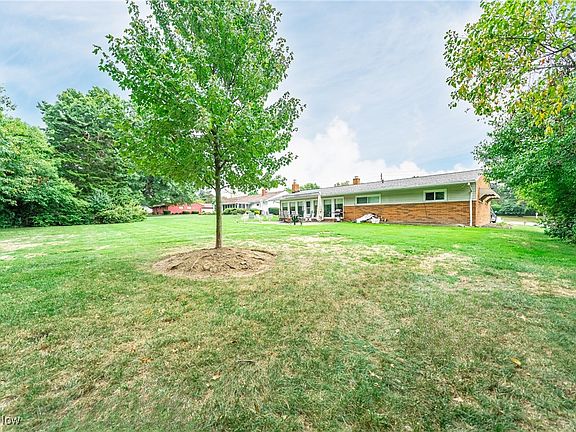 3rd image of 24285 Fairmount Blvd