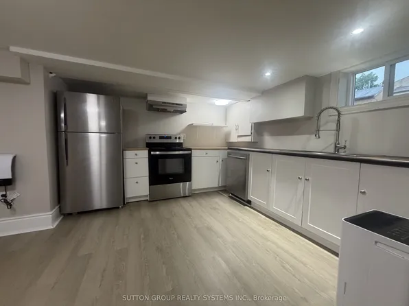 3 Tyrone Ave, Toronto, ON M6M 2K4