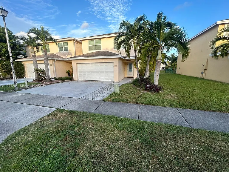 4046 Eastridge Dr — Photo 2