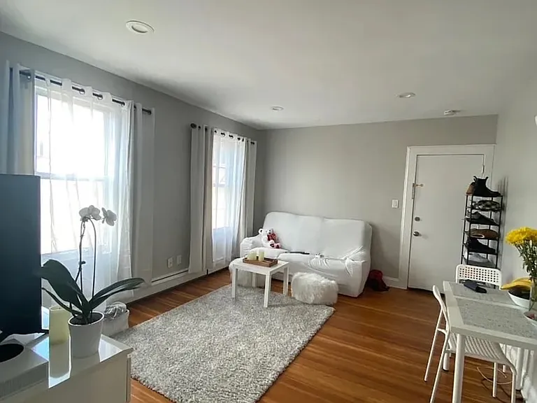 221 Park Rd #2W — Photo 2