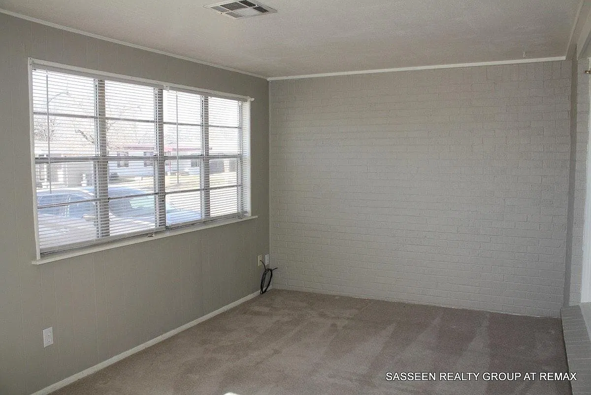 3 bed, 900 sqft, $950 — Photo 3