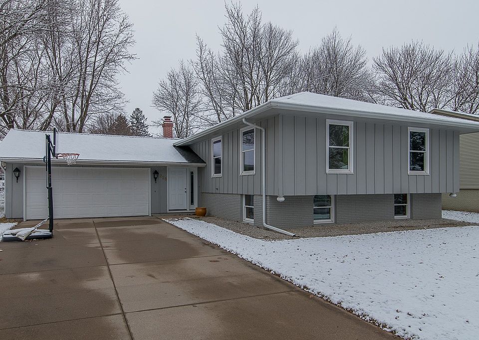 1st image of 258 Sussex Dr NE