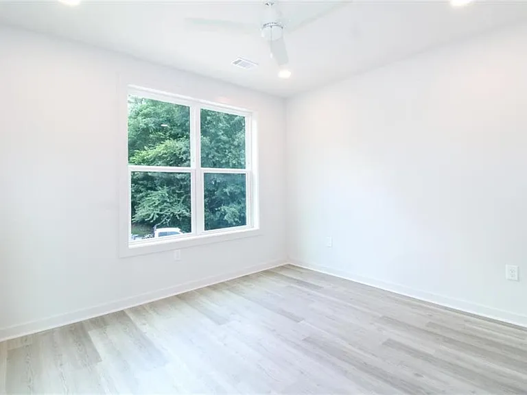 260 Martha Dr — Photo 7