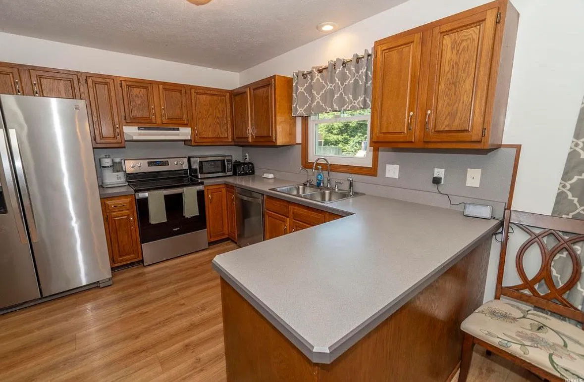 3 bed, 2404 sqft, $2,800 — Photo 4