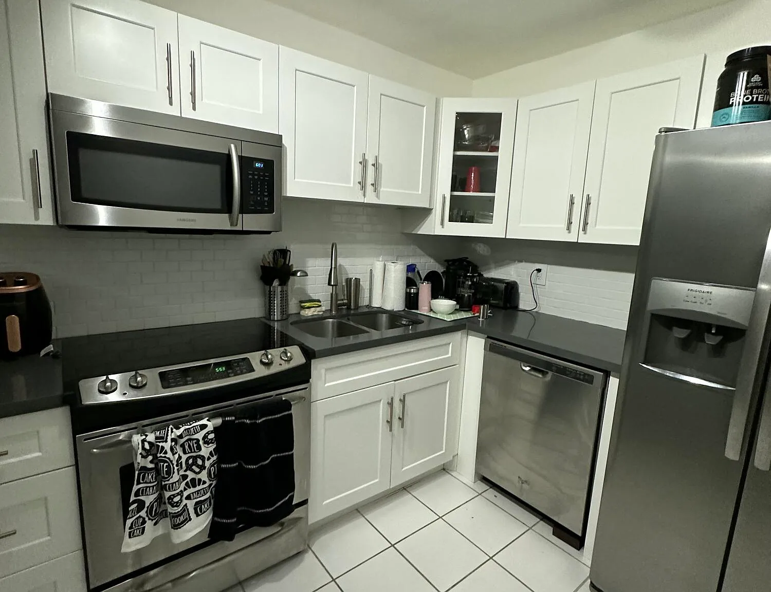 2 bed, 2.0 bath, 936 sqft, $2,999 — Photo 3