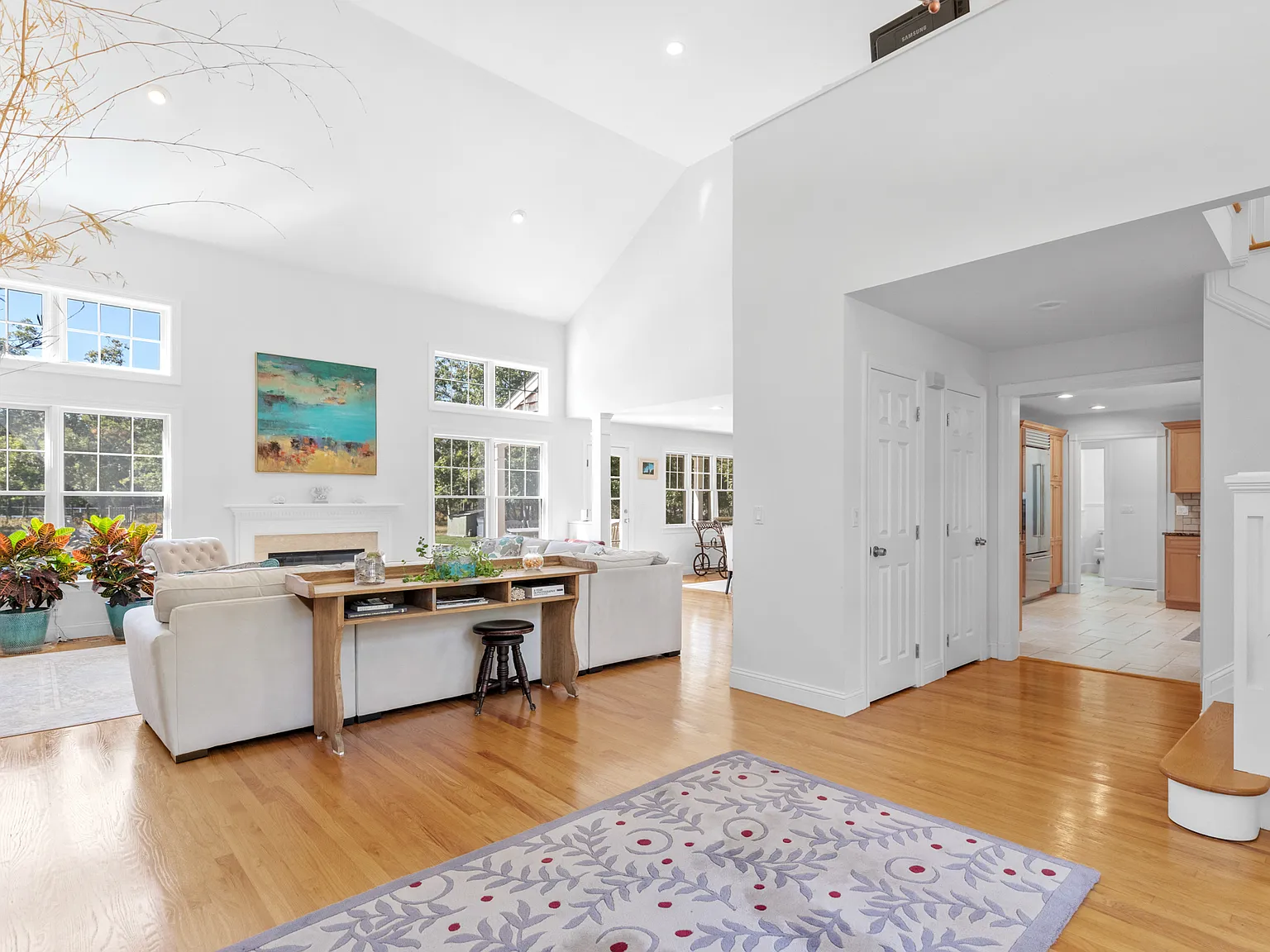 Amazing Four Bedroom Traditional — Photo 3