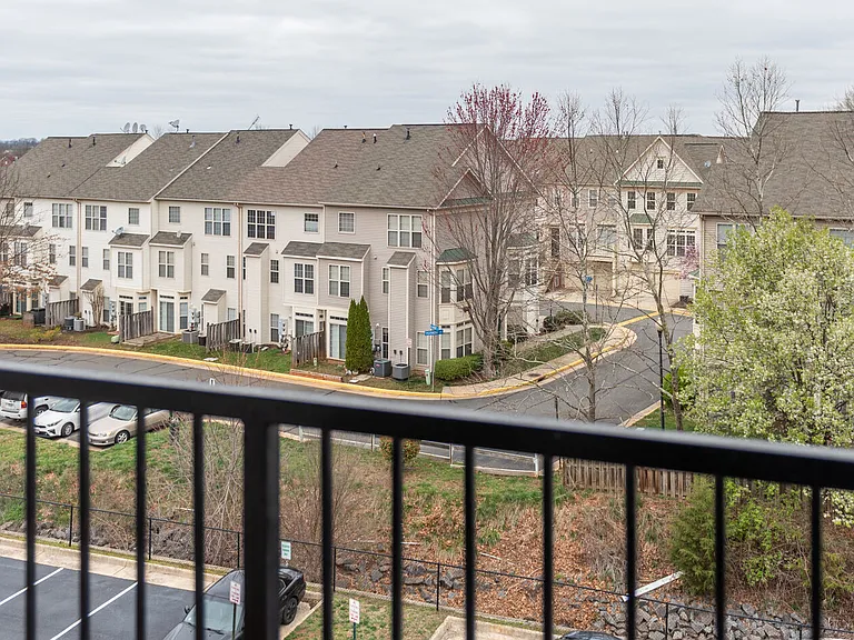 Commons on Potomac Square — Photo 43