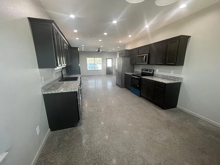 132 Concord Rd — Photo 2