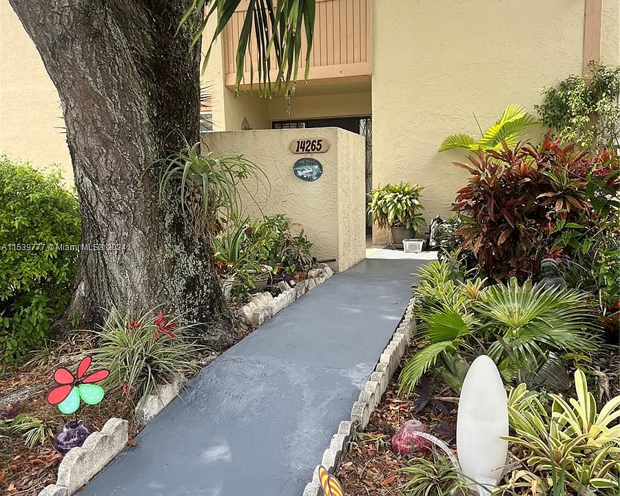1st image of 14265 Kendale Lakes Cir #14265