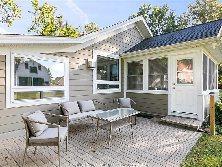 864 Lawrence Dr — Photo 20