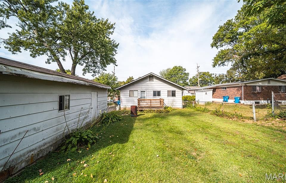22nd image of 2446 Charlack Ave