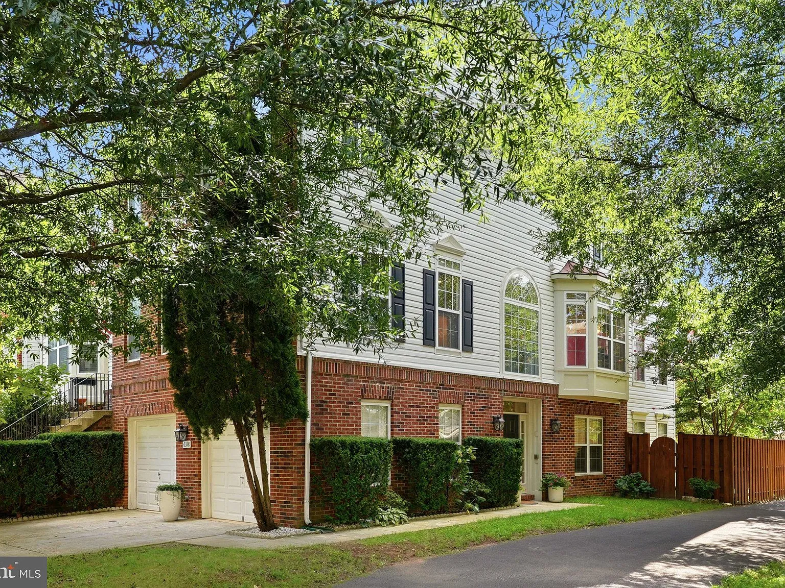 4 bed, 3.5 bath, 2242 sqft, $5,000 — Photo 1