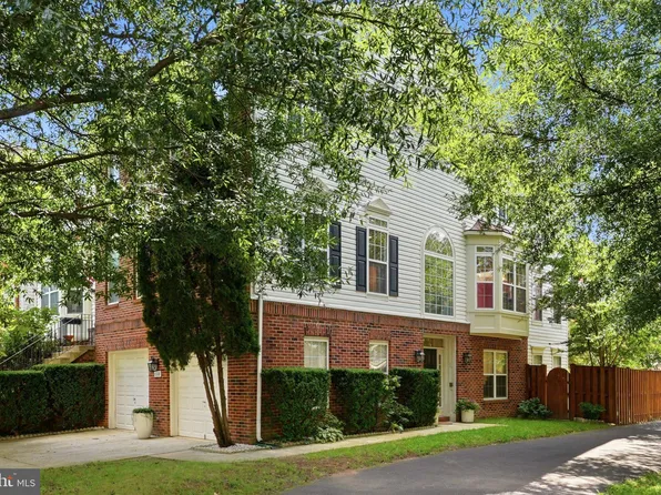 6318 Franconia Commons Dr, Alexandria, VA 22310