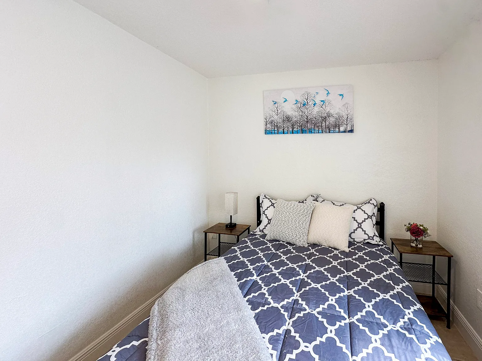 4 bed, 1.0 bath, 960 sqft, $728 — Photo 1