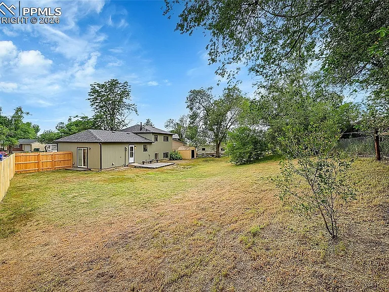 239 Tanna Ct — Photo 4