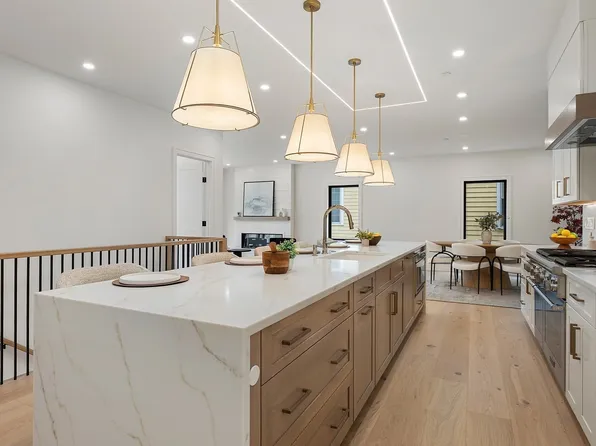 421 E 6th St #Townhouse 1, Boston, MA 02127