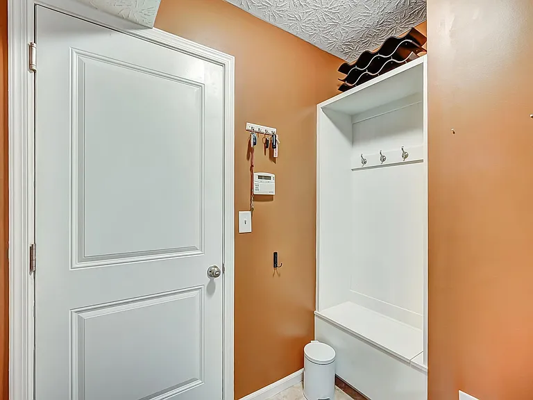 1404 Artesian Ln — Photo 10