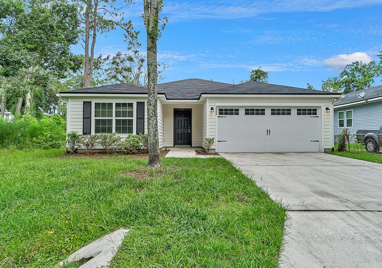 Two Weeks Free Spacious Single-Family Home | 3br/2ba | 2-Car Garage — Photo 1
