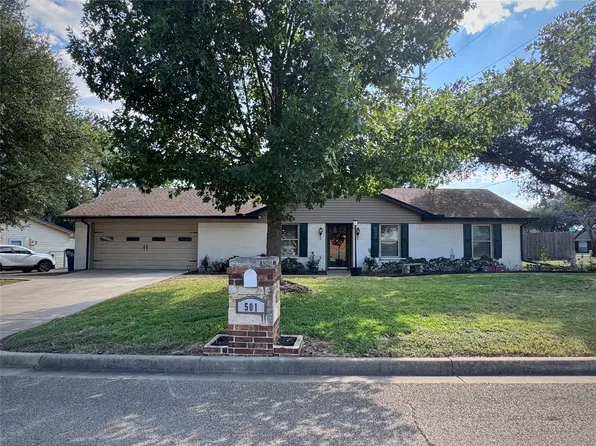 501 Rolling Hills Dr, Hewitt, TX 76643