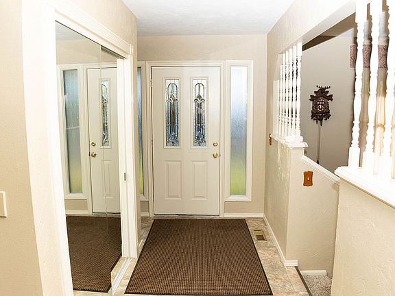 3rd image of 649 Brentwood Cir