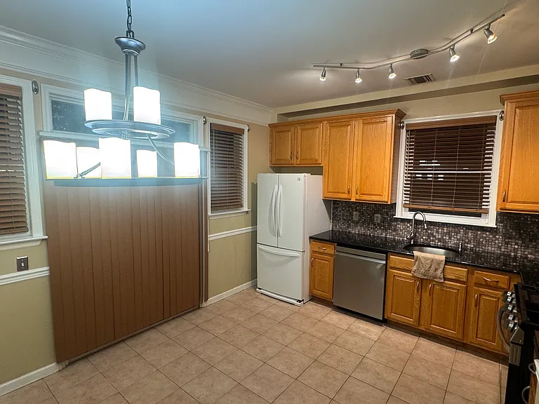 62 Poplar Ave #1 — Photo 8