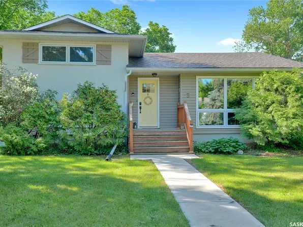 3 Dolphin BAY, Regina, SK S4S 3J7