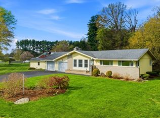 26 Gore Ave, Hatfield, MA 01038