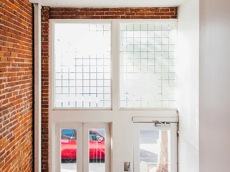 Daisy Studios/Lofts — Photo 17