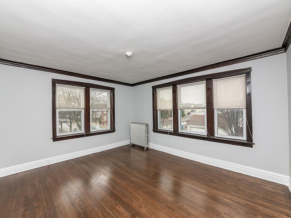 1st image of 2514 W Belle Plaine Ave #2F
