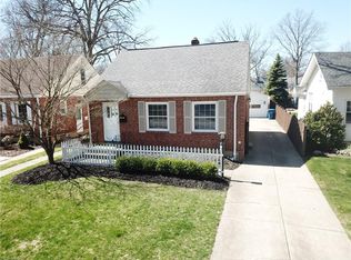 512 Huntmere Dr, Bay Village, OH