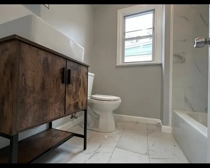 594 Christopher St #2L — Photo 4