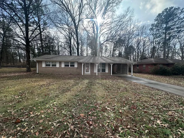 2701 Maple Dr, Starkville, MS 39759