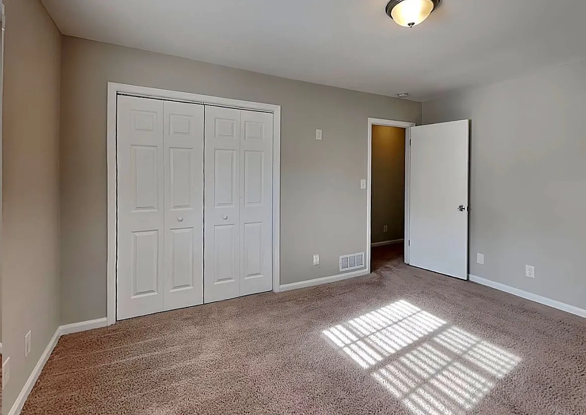 Building Photo - 2812 Rainbow Forest Dr