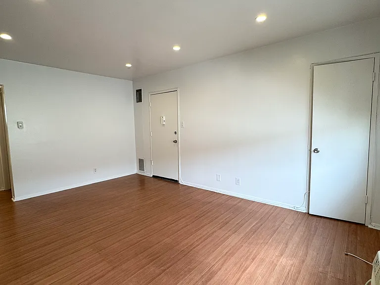 18546 Clark St — Photo 7