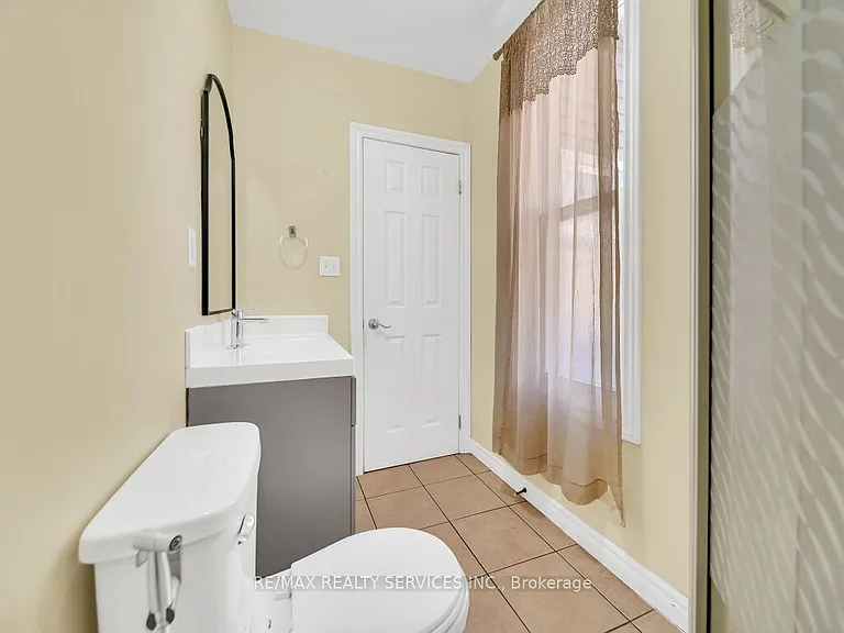 65 Moore St — Photo 32