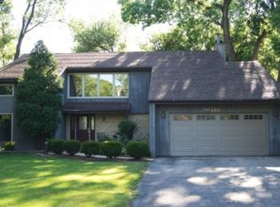 9S168 Landsfield Ave, Downers Grove, IL 60516