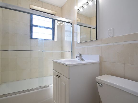 Harbor House - Bathroom - H03-03J