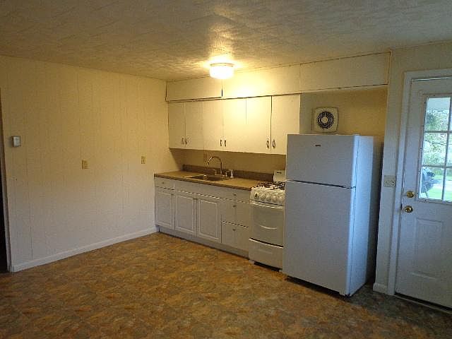 Kitchen wall area of main room