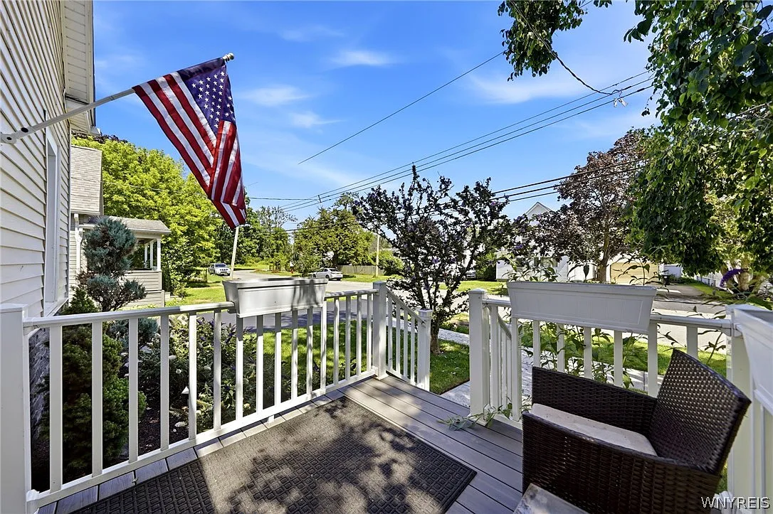 3 bed, 1.5 bath, 1124 sqft, $2,500 — Photo 4