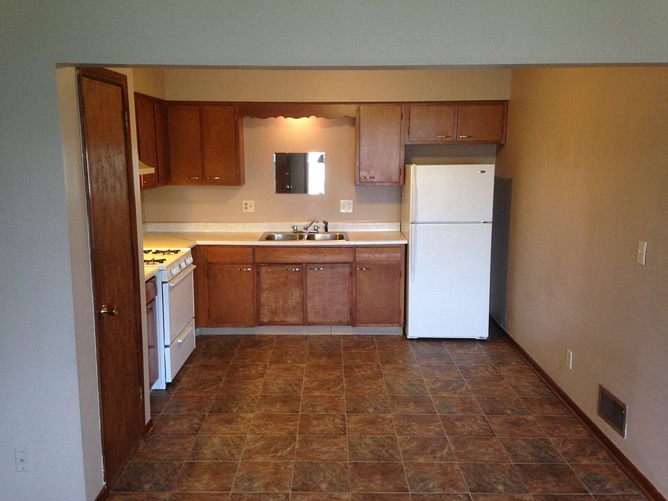 1st image of 3221 Holiday Dr