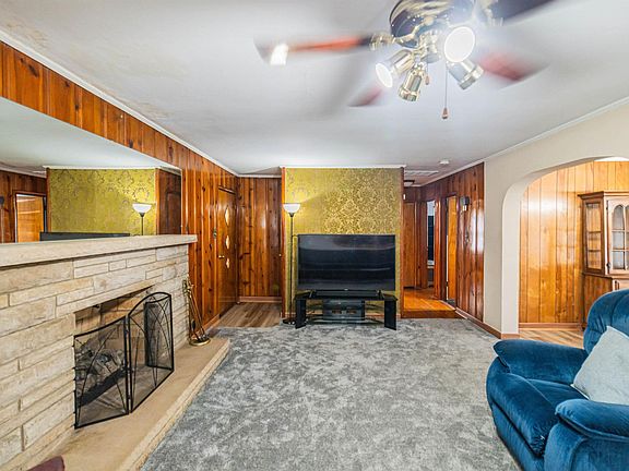 2nd image of 205 Lindberg St