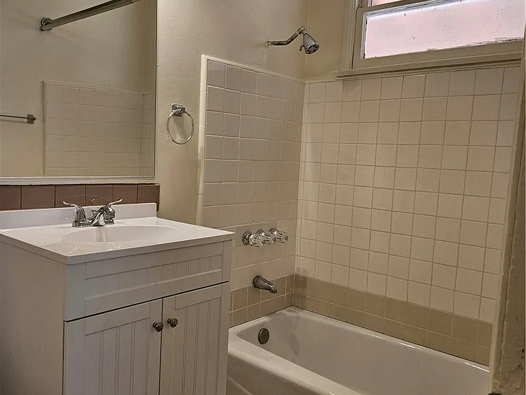 6907 White Oak Ave — Photo 25