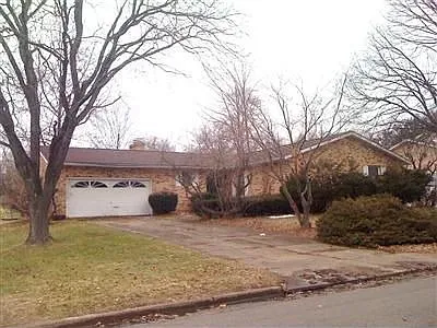 4647 Beverly Ave NE photo 1