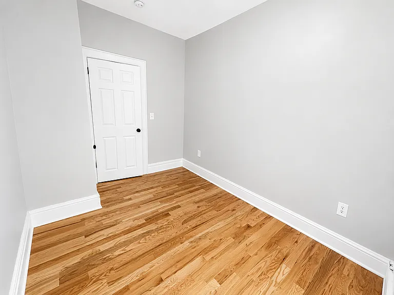 61 Cleveland St — Photo 47