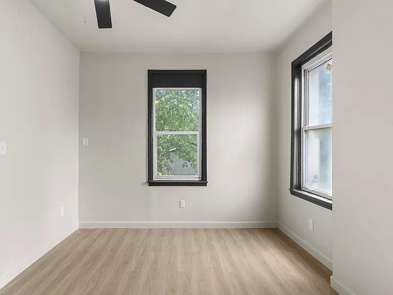 4424 Grace Ave — Photo 13