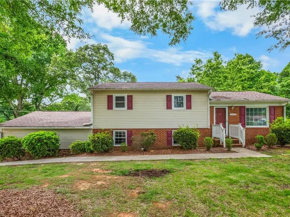 4642 Kings Gate Dr, Winston Salem, NC 27101