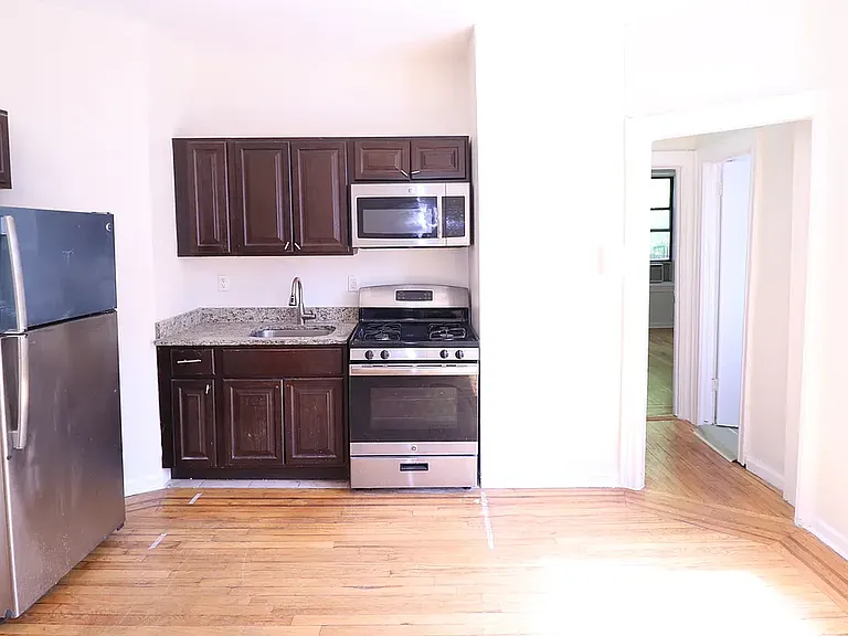 139-18 34th Rd #B7 — Photo 2