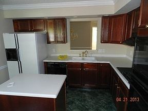 3rd image of 715 Cedar Ln Unit 111