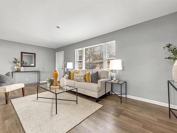 3rd image of 8844 Murvale Dr